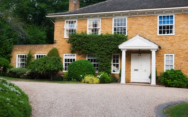 Detached house with a clean driveway